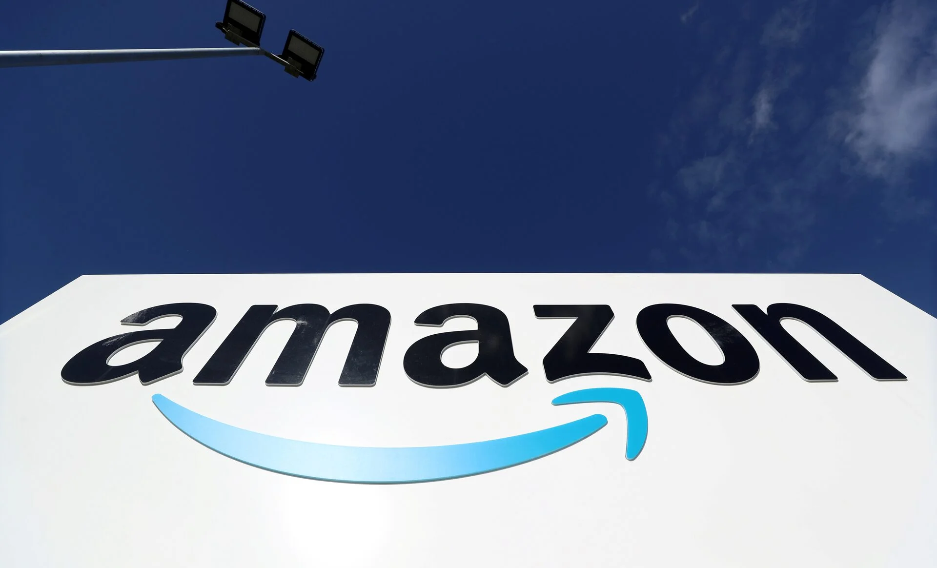 Lorem ipsum dolor sit tempor Amazon Joins $2B Race for US W...
